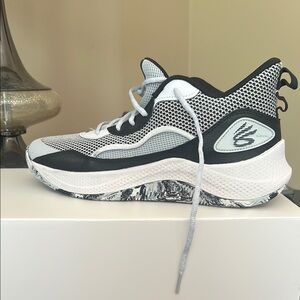 Mena Black and White basketball Curry Shoes